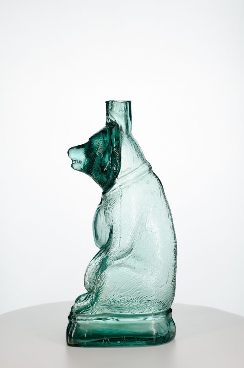 Ракурс 1.3. Фигурная бутылка «Медведь с медалью за пьянство». Российская империя. XIX - XX век.
