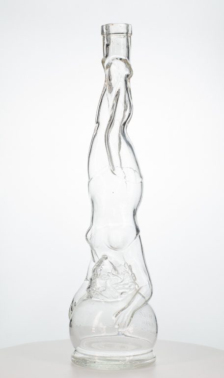 Фигурная бутылка «Акробатка на шаре». Франция. XX век.