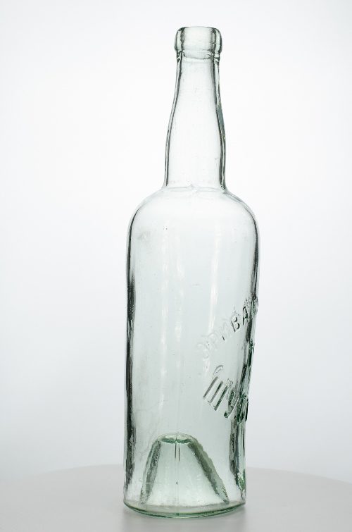 Ракурс 1.2. Бутылка «Эриванския вина. Т-ва Шустова». Российская империя. XIX - XX век.