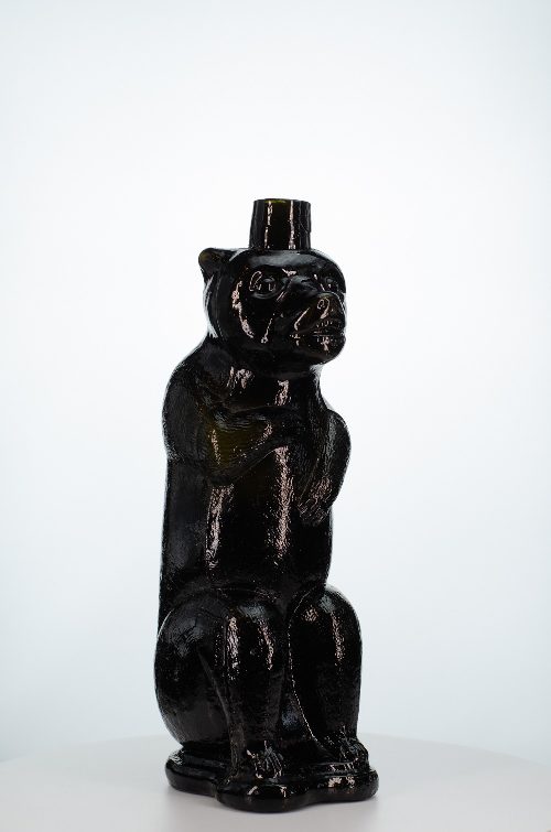Ракурс 1.1. Фигурная бутылка «Черный Медведь»