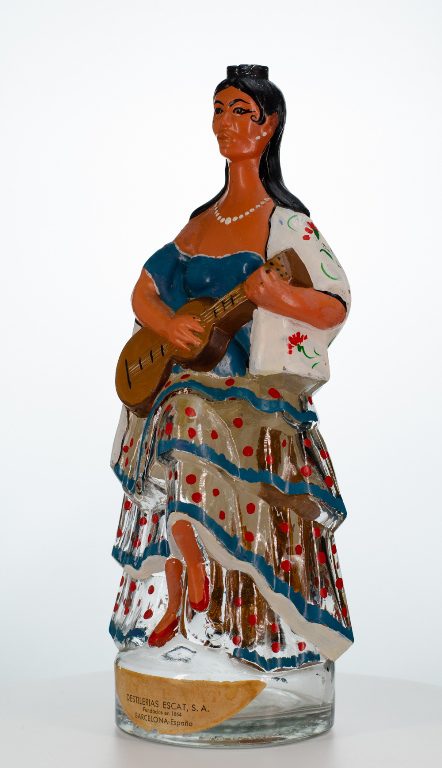 Ракурс 1.4. Фигурная бутылка «Девушка с гитарой фламенко»