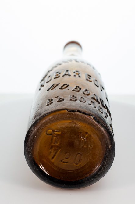 Фотография дна бутылка пивная «Новая Богемия в Вологде»