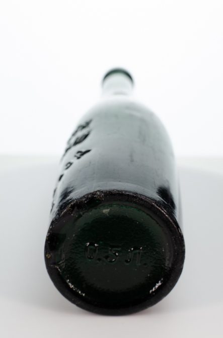 Фотография дна бутылка пивная «Трёхгорный 3Г Москва»