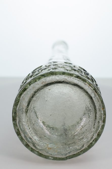Фотография дна бутылка «Нежинская рябина П. Смирнова»