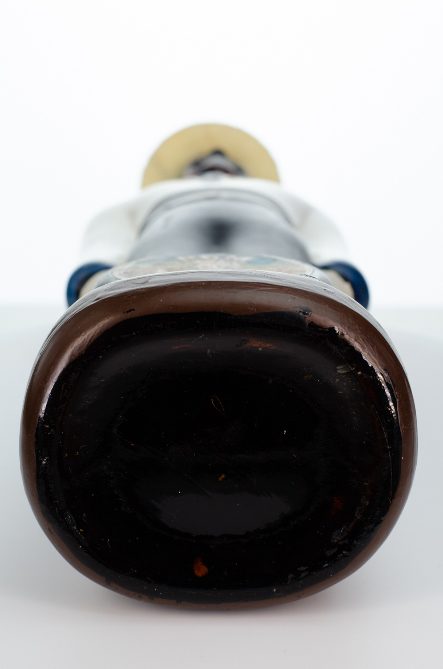 Фотография дна фигурная бутылка для рома «Моряк»